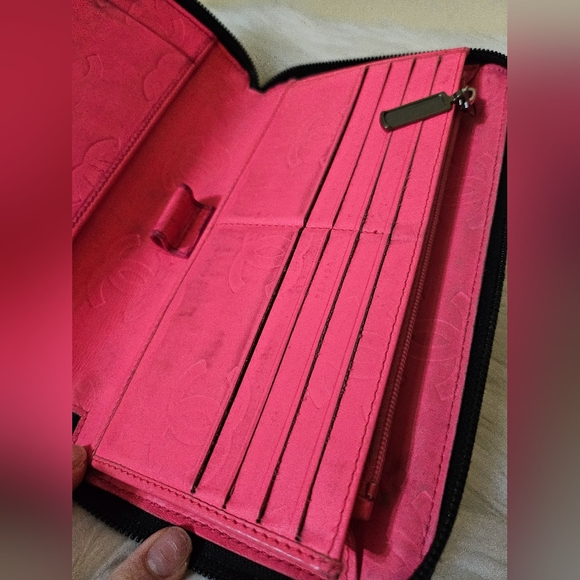 ❌SOLD❌ 🖤 Chanel Cambon Zippy 🖤 - Picture 8 of 15